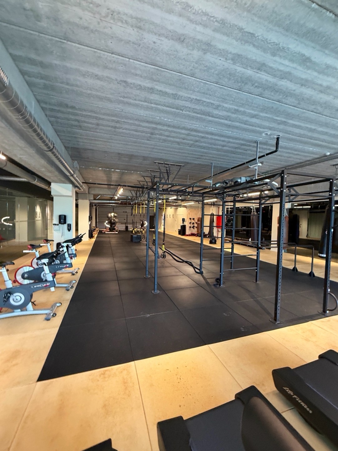For two floors of morning gym by yourself pick Venice Beach. Don’t start ur day at orange Basic. (1 of 2)