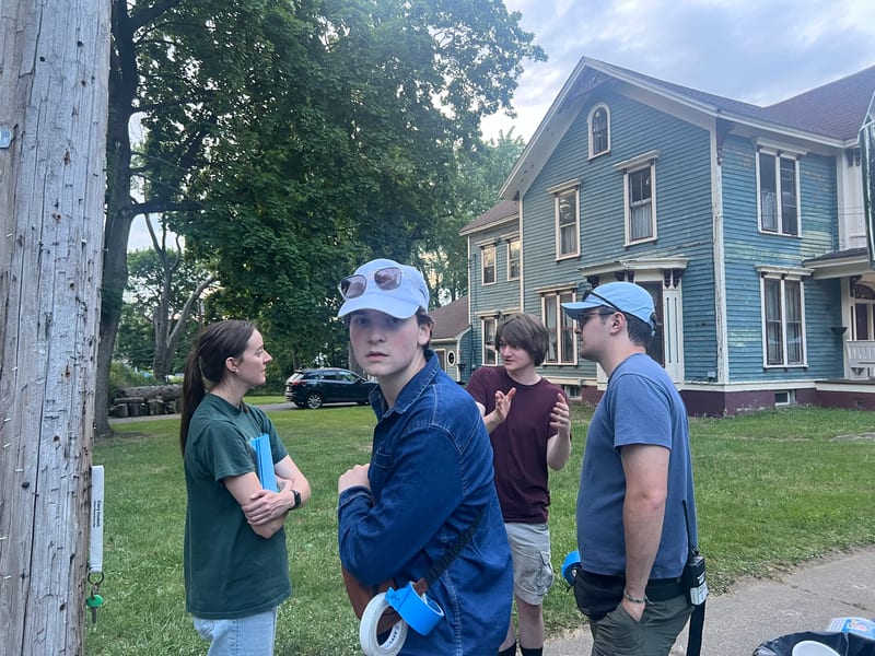 Group discussion on set